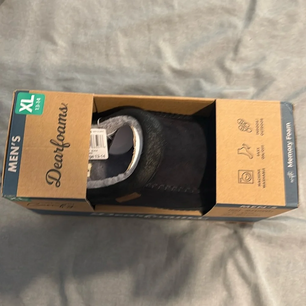Men's Black Slip-On Slippers - Picture 12 of 12